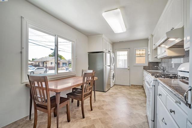 1105 Gardner Blvd., San Leandro CA: https://media.crmls.org/mediaz/af5253c4-0e16-4aff-a782-84045fcf6d2a.jpg
