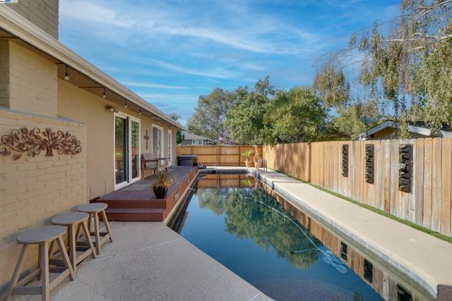 Image 7 of 11 For 750 Mirador Ct