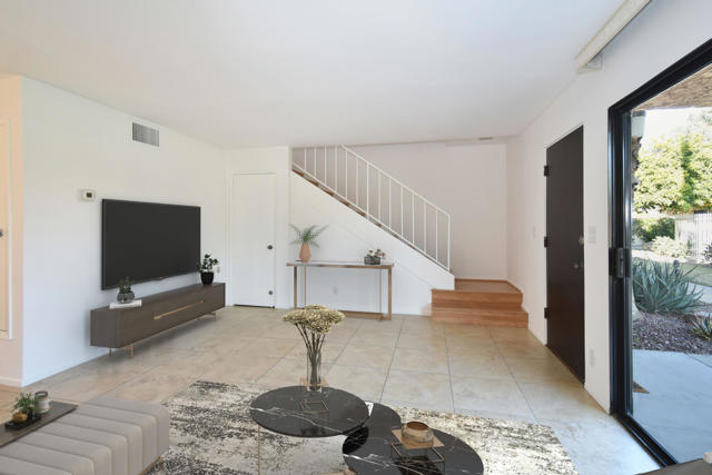 2217 Los Patos Drive, Palm Springs CA: https://media.crmls.org/mediaz/af53ba63-066f-4f27-ae17-b70f1ae041d9.jpg