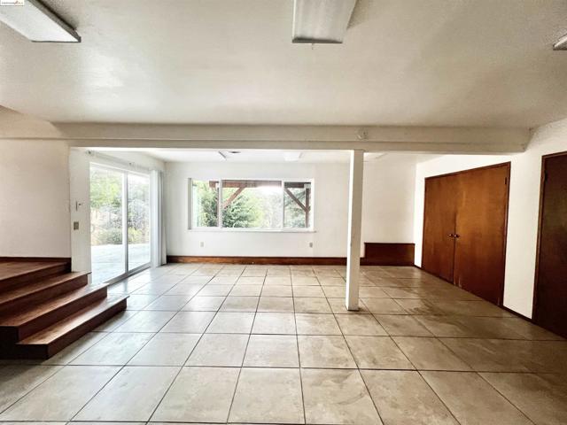 58 Pomona St, Crockett CA: https://media.crmls.org/mediaz/af53fb64-71a4-4782-a708-cb09f49d3fb9.jpg