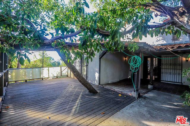 3131 & 3135 Oakcrest Drive, Los Angeles CA: https://media.crmls.org/mediaz/af544ca6-76c5-4ce4-9cfd-6a54ec6084b0.jpg