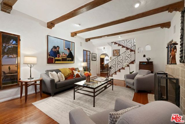 10516 Tennessee Avenue, Los Angeles CA: https://media.crmls.org/mediaz/af54f2b6-9eb1-4975-9440-ef56be115dd0.jpg