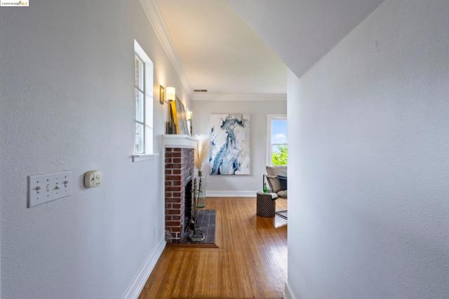Image 3 of 50 For 828 Everett Ave.