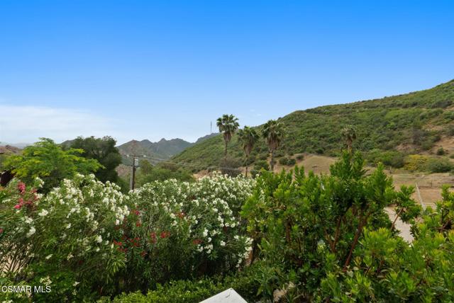1561 Lookout Drive, Agoura Hills CA: https://media.crmls.org/mediaz/af550a56-3282-4552-88ee-b2d73532ab3a.jpg