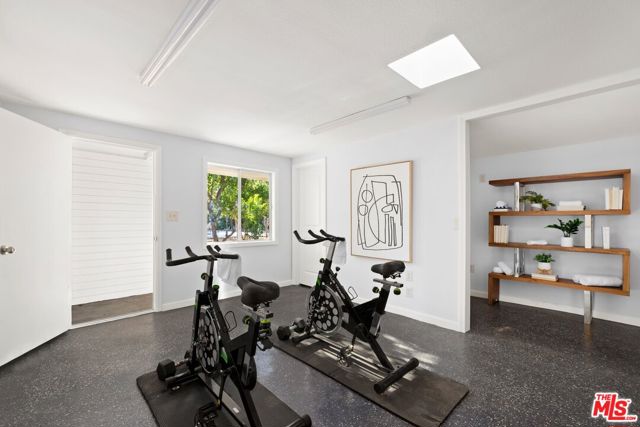 22910 Collins Street, Woodland Hills CA: https://media.crmls.org/mediaz/af5518b1-7c98-4e88-bfb5-e8b1801217ac.jpg