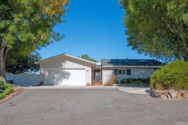 3018 Red Mountain Heights Road, Fallbrook CA: https://media.crmls.org/mediaz/af553815-40ce-42ec-af41-50f781784dfd.jpg