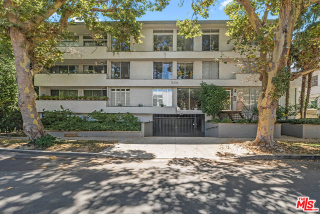 14506 Benefit Street, Sherman Oaks CA: https://media.crmls.org/mediaz/af553d07-c0b1-4b2c-8fe3-370da9741021.jpg
