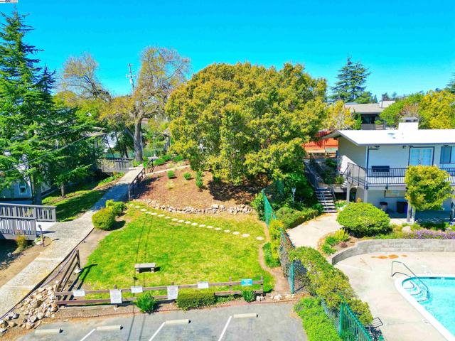 19100 Crest Ave, Castro Valley CA: https://media.crmls.org/mediaz/af555460-693d-4cc1-8daf-8edffbc1bb1e.jpg