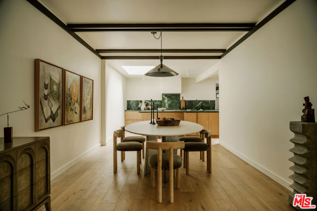 5649 Valley Oak Drive, Los Angeles CA: https://media.crmls.org/mediaz/af55c7d9-30a8-431a-8b5b-a076e96a79a5.jpg