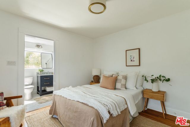 5421 Stratford Road, Los Angeles CA: https://media.crmls.org/mediaz/af56a6a1-339e-4cd4-a9a8-7770e2ebc3f1.jpg