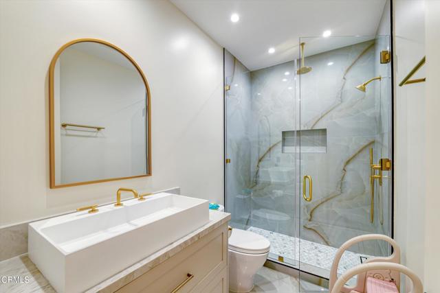 780 Greenridge Drive, La Canada Flintridge CA: https://media.crmls.org/mediaz/af575778-e302-4f34-9b4d-56aace6b8cf0.jpg