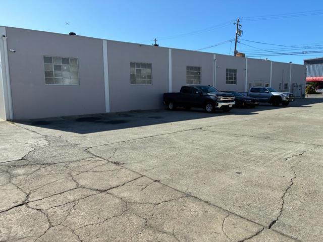 320 Victory Ave, South San Francisco CA: https://media.crmls.org/mediaz/af576e54-4bfb-48c7-b29d-166247280425.jpg