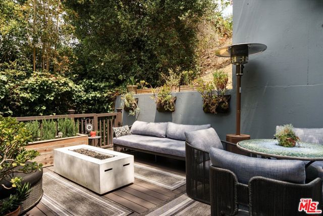 11372 Brill Drive, Studio City CA: https://media.crmls.org/mediaz/af576fe7-6a4b-4caa-ace2-d08226d38251.jpg