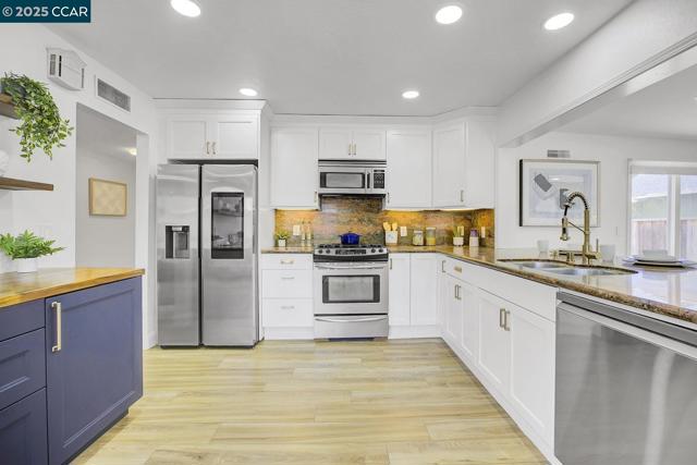 9821 Broadmoor Dr, San Ramon CA: https://media.crmls.org/mediaz/af57ec57-b2f2-4e06-aec0-e92b58decf3e.jpg