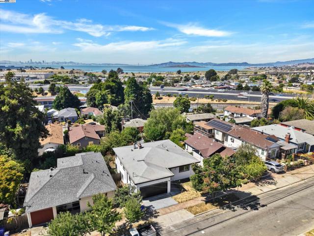1551 Merced St, Richmond CA: https://media.crmls.org/mediaz/af587d05-2465-4bc4-a174-fc80f3bcdca8.jpg