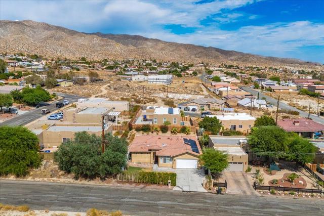 10748 Ocotillo Road, Desert Hot Springs CA: https://media.crmls.org/mediaz/af58c6d4-9120-46d5-a7ee-73348b3ae0e5.jpg
