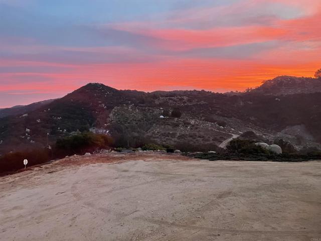 2389 Eric Road, Fallbrook CA: https://media.crmls.org/mediaz/af58fb9a-5585-408c-ba18-51cb2aa164af.jpg