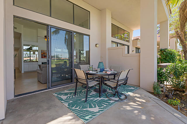 80471 Oak Tree, La Quinta CA: https://media.crmls.org/mediaz/af5900f9-5ea9-440b-927b-27303401224e.jpg