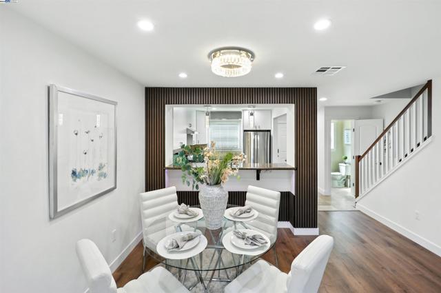 865 Carlisle Way, Sunnyvale CA: https://media.crmls.org/mediaz/af59607a-afb1-4b36-9e27-4cc54076d39a.jpg