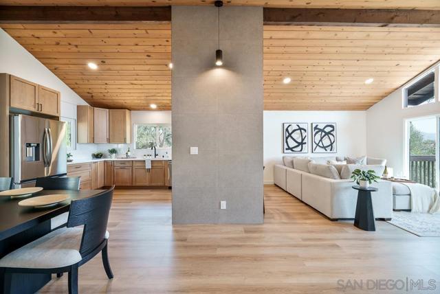 2927 Lawrence Ln, Escondido CA: https://media.crmls.org/mediaz/af59702f-cd58-48ff-95f8-4c13de430254.jpg
