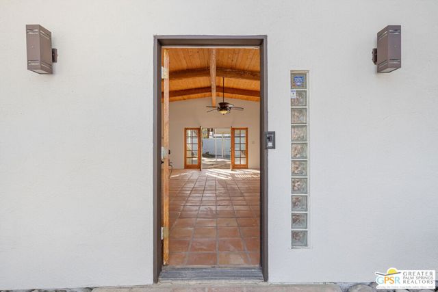 1983 S Yucca Place, Palm Springs CA: https://media.crmls.org/mediaz/af598093-9f02-435a-ad39-30f363ef6628.jpg