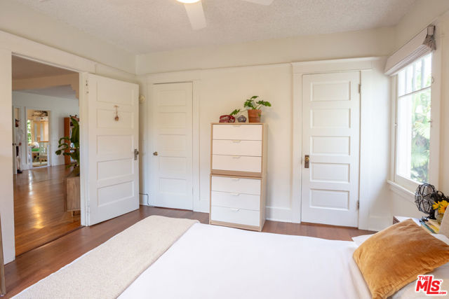732 N Toledo Walk, Long Beach CA: https://media.crmls.org/mediaz/af599403-56df-4dec-b97c-3506986c710f.jpg