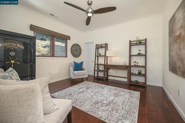 3981 Amyx Ct, Hayward CA: https://media.crmls.org/mediaz/af59a161-85ce-4b81-9464-42c06a824213.jpg