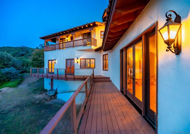 859 Cocos Dr, San Marcos CA: https://media.crmls.org/mediaz/af5a2e67-ea6e-4cf6-88af-535f7453e613.jpg