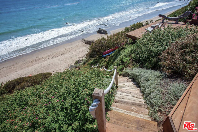 31740 Broad Beach Road, Malibu CA: https://media.crmls.org/mediaz/af5a475b-e8cb-4dd9-ba18-db4822a1e775.jpg