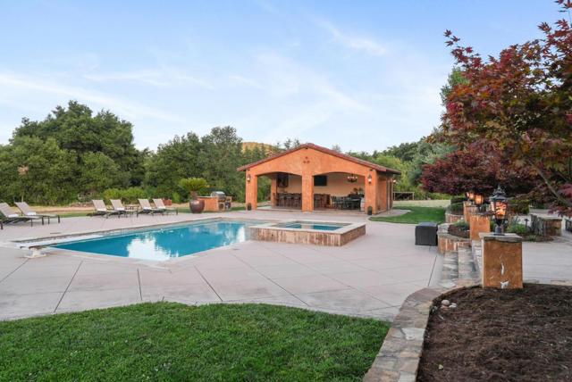 12220 Heritage Way, Gilroy CA: https://media.crmls.org/mediaz/af5a8cda-64a5-4425-b3ed-2c52927aaa85.jpg