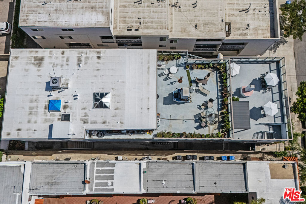 https://media.crmls.org/mediaz/af5ae30d-6471-4071-9ff7-772a51ab0817.jpg?preset=X-Large