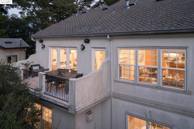 50 Pine Hills Ct, Oakland CA: https://media.crmls.org/mediaz/af5b257b-6ea6-40c3-8ed7-ff644d42b178.jpg
