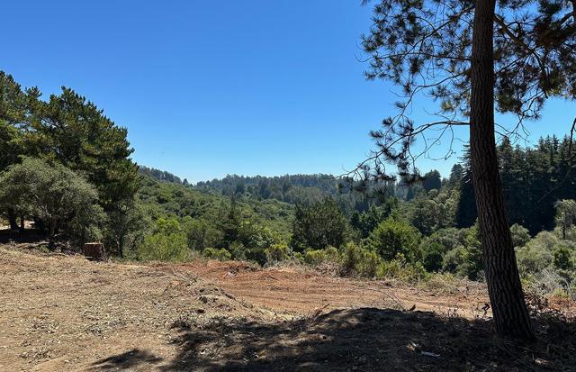 5601 Freedom Boulevard, Aptos CA: https://media.crmls.org/mediaz/af5be654-9246-4473-be9e-690be61255d9.jpg