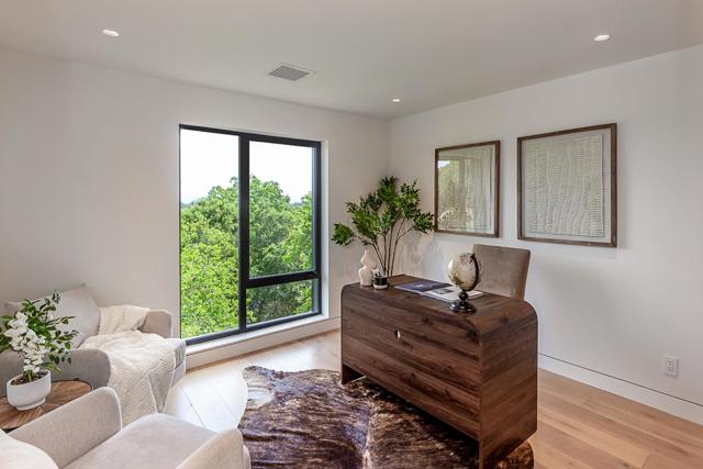26896 Alejandro Drive, Los Altos Hills CA: https://media.crmls.org/mediaz/af5bf963-7ce8-4f5a-8abd-0d2fad25daf0.jpg