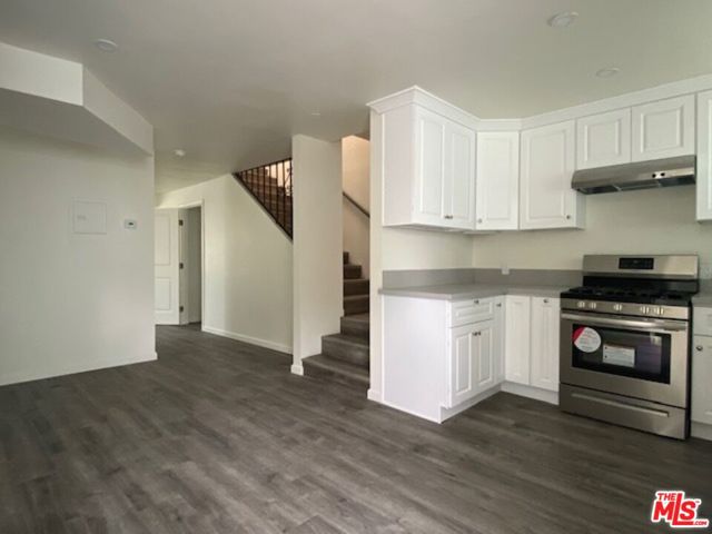 4832 Rosewood Avenue, Los Angeles CA: https://media.crmls.org/mediaz/af5c20b4-3b26-451d-b958-e0bc34fe95bd.jpg