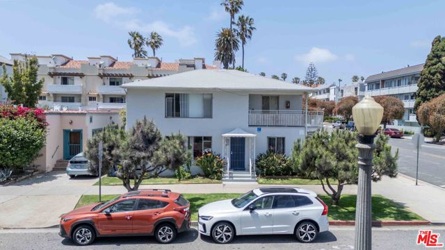231 California Avenue, Santa Monica CA: https://media.crmls.org/mediaz/af5c92a7-d417-4b72-b57e-664fbcd066ce.jpg