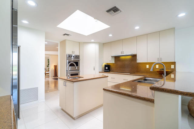 61 Mayfair Drive, Rancho Mirage CA: https://media.crmls.org/mediaz/af5c9915-64d3-4ebb-9d7d-6d89010ae64d.jpg