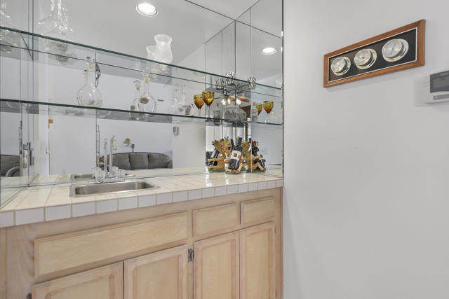 141 Lake Shore Drive, Rancho Mirage CA: https://media.crmls.org/mediaz/af5cad92-0c95-4bb7-b5f8-ed157d0fe37a.jpg
