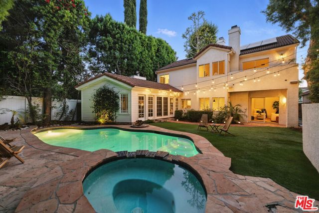 4744 Norwich Avenue, Sherman Oaks CA: https://media.crmls.org/mediaz/af5dd7a3-efbd-4d90-97ad-ecc2db8ac694.jpg