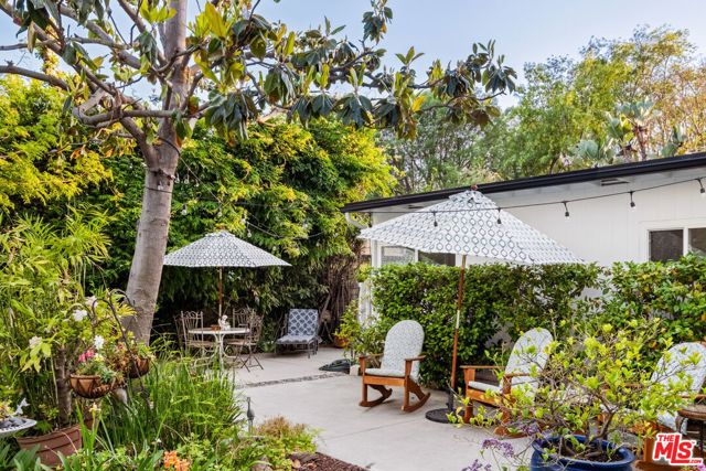 5940 Varna Avenue, Valley Glen CA: https://media.crmls.org/mediaz/af5de706-8b35-4909-9b6b-341b5a51b3ae.jpg