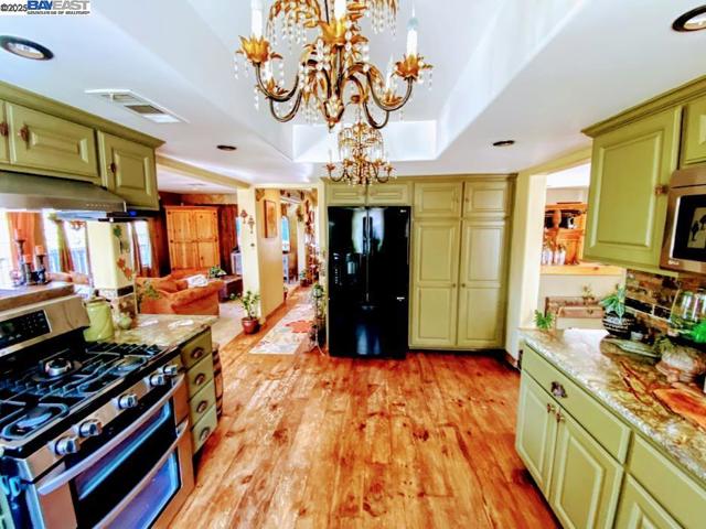 31733 Lake Meadow Rd, Acton CA: https://media.crmls.org/mediaz/af5e0dd4-c458-4613-b7c5-bf13ba509974.jpg