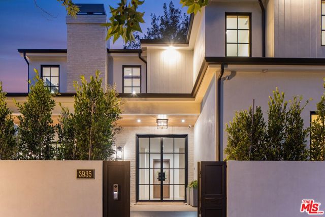 3935 Rhodes Avenue, Studio City CA: https://media.crmls.org/mediaz/af5e39c5-d5f5-4ffd-ba36-b5b5f42eeb0e.jpg