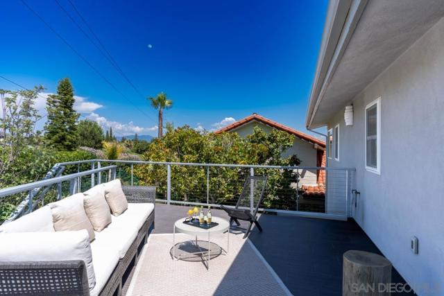 907 Ridge Heights Road, Fallbrook CA: https://media.crmls.org/mediaz/af5f4c07-00be-4468-88a1-e296ada65255.jpg