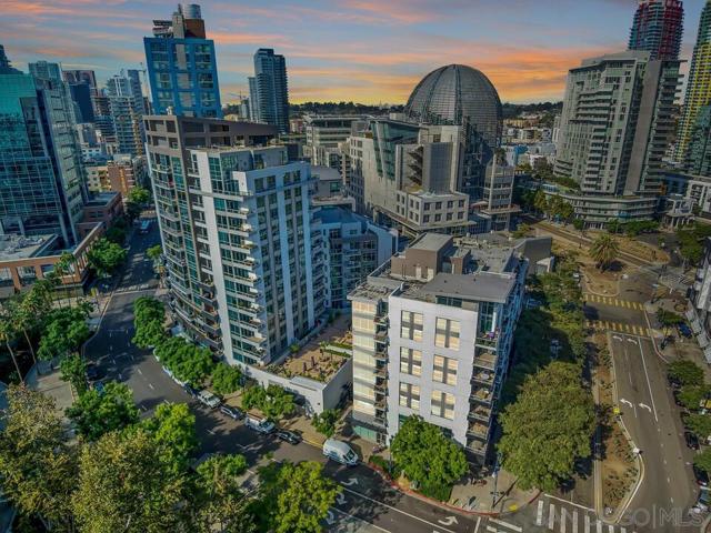 206 Park Blvd, San Diego CA: https://media.crmls.org/mediaz/af5f5b30-af94-4fd1-848d-3d08d76a181c.jpg