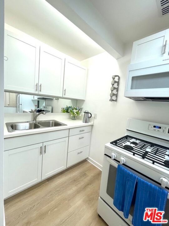 1453 S Westgate Avenue, Los Angeles CA: https://media.crmls.org/mediaz/af5f9e78-83a1-4e51-ab3f-ce59d4757ef9.jpg