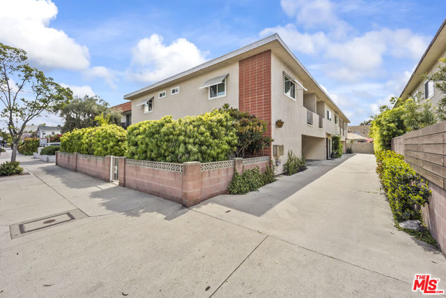 10854 Morrison Street, North Hollywood CA: https://media.crmls.org/mediaz/af60c4fb-a310-4eb0-8d84-d88e5322f5cd.jpg