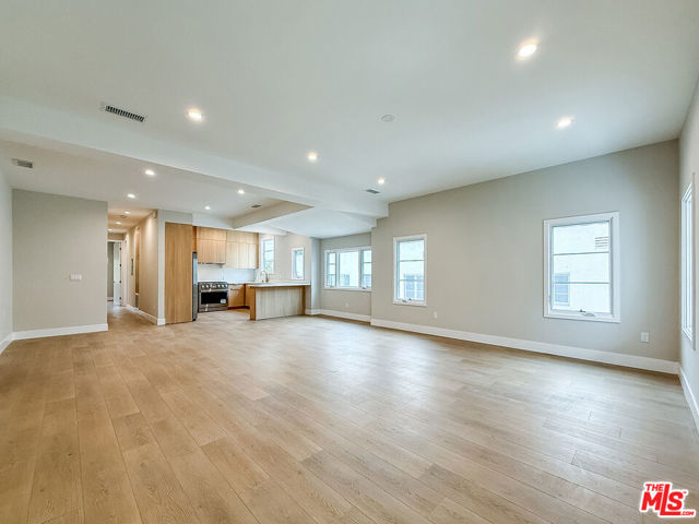 150 N Arnaz Drive, Beverly Hills CA: https://media.crmls.org/mediaz/af615165-c13d-4f37-a5cd-4c64a86e86ff.jpg