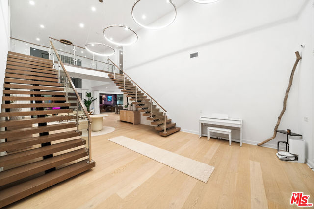 20216 W Albion Way, Porter Ranch CA: https://media.crmls.org/mediaz/af616713-54b8-4377-9b01-ad7ce09224a0.jpg