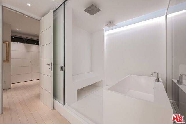 1267 Palisades Beach Road, Santa Monica CA: https://media.crmls.org/mediaz/af61c4c5-5f31-45f0-9659-fc113e9ff5d8.jpg