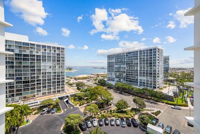 1780 Avenida Del Mundo, Coronado CA: https://media.crmls.org/mediaz/af629183-bd36-43b4-8c39-4ff7b6a89508.jpg